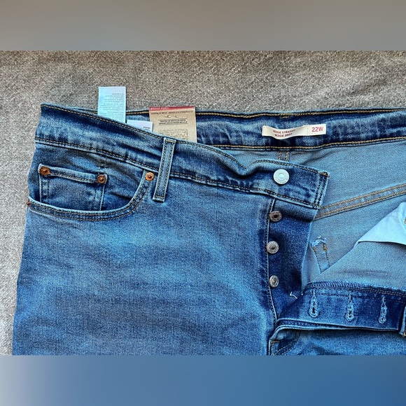 2/$50 BNWT Levi’s Plus Wedgie Straight Jean - Picture 5 of 7